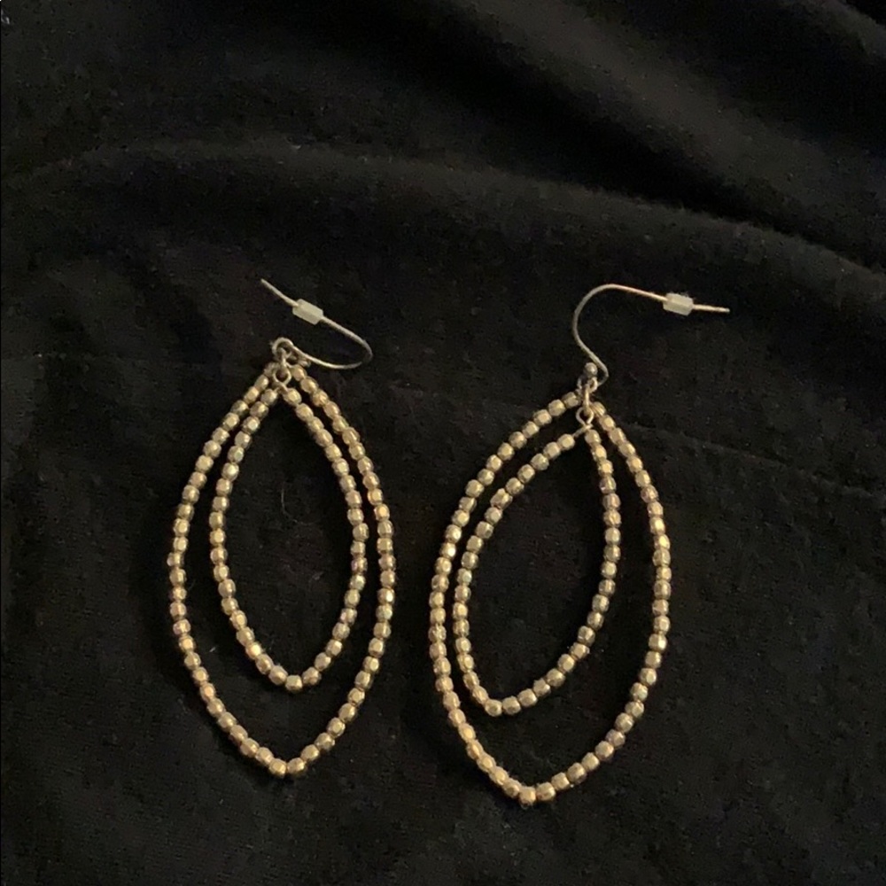 Stella and dot Bardot earrings in gold